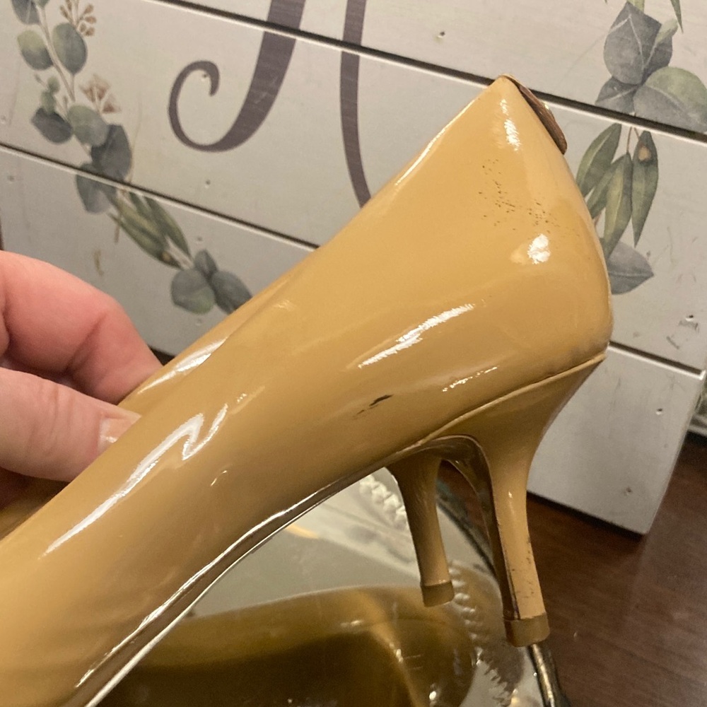 Genuine Michael Kors Beige Patent Leather Pointed-Toe Kitten Heels - Picture 14 of 15